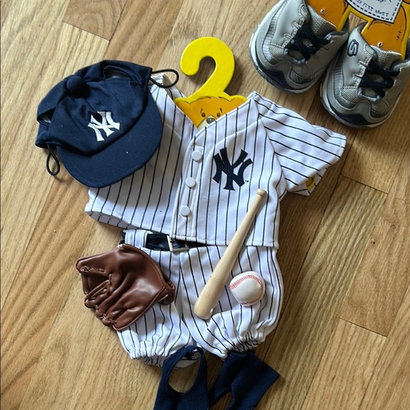 Build-A-Bear NY Yankees Uniform with Accessories - Picture 2 of 14